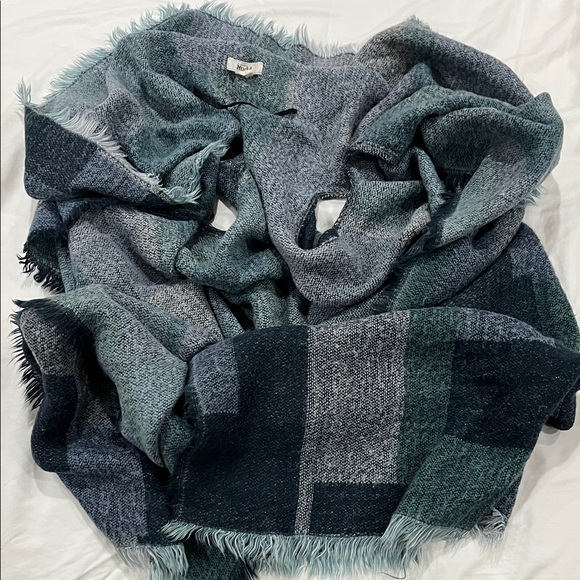 Mudd Blue and Green Plaid Women's Poncho - Picture 1 of 4